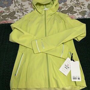 NWT Lululemon Cross Chill jacket. Size 10. Lemon-lime color. Perfect condition.